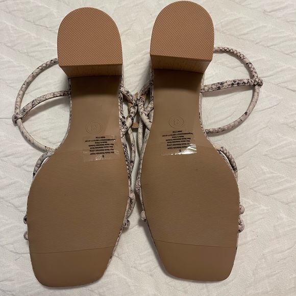 A New Day Snakeskin Heel, size 8, never worn - Picture 3 of 3